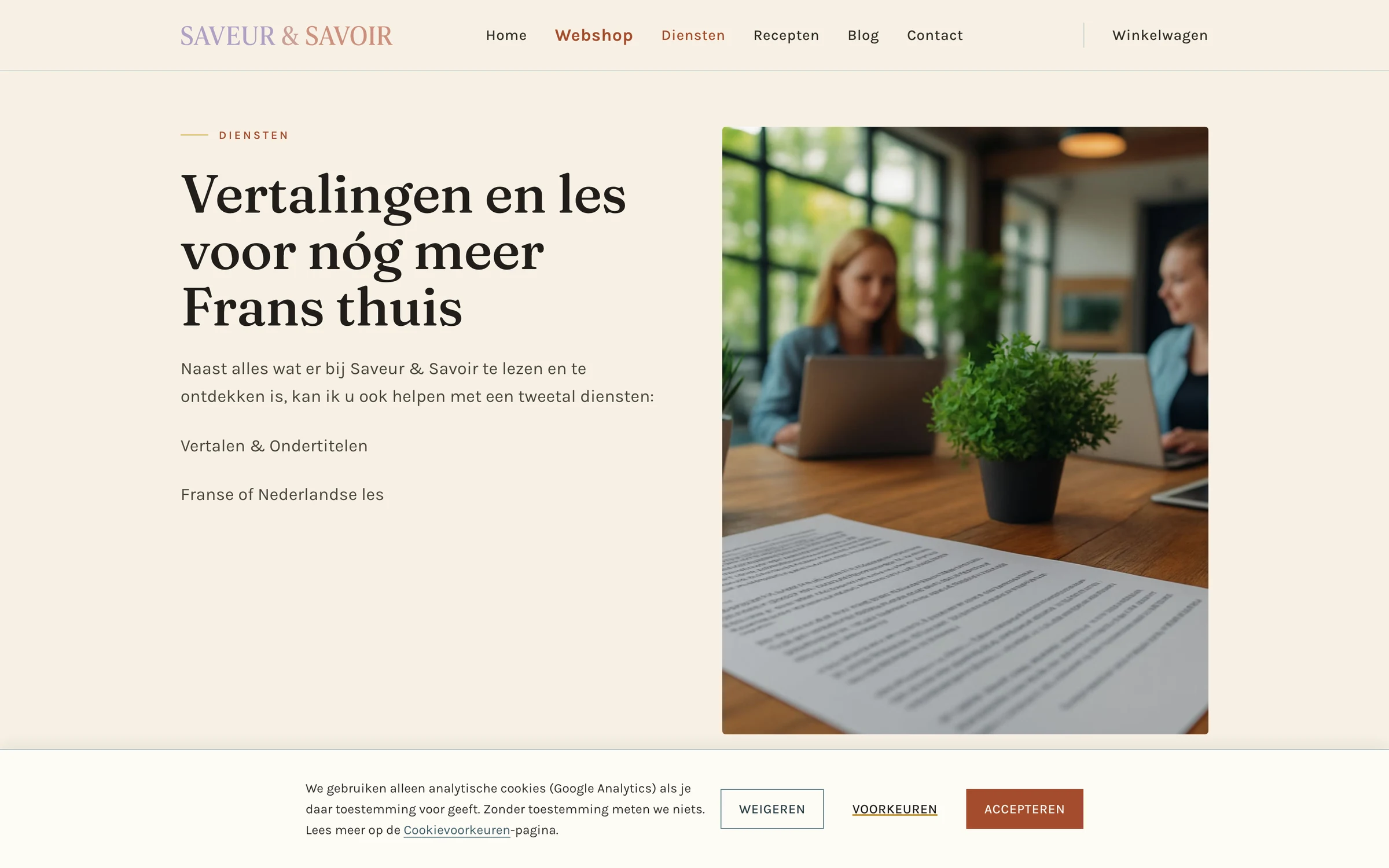The services page, "Voor een snufje Frankrijk in uw keuken", which sits alongside the shop.