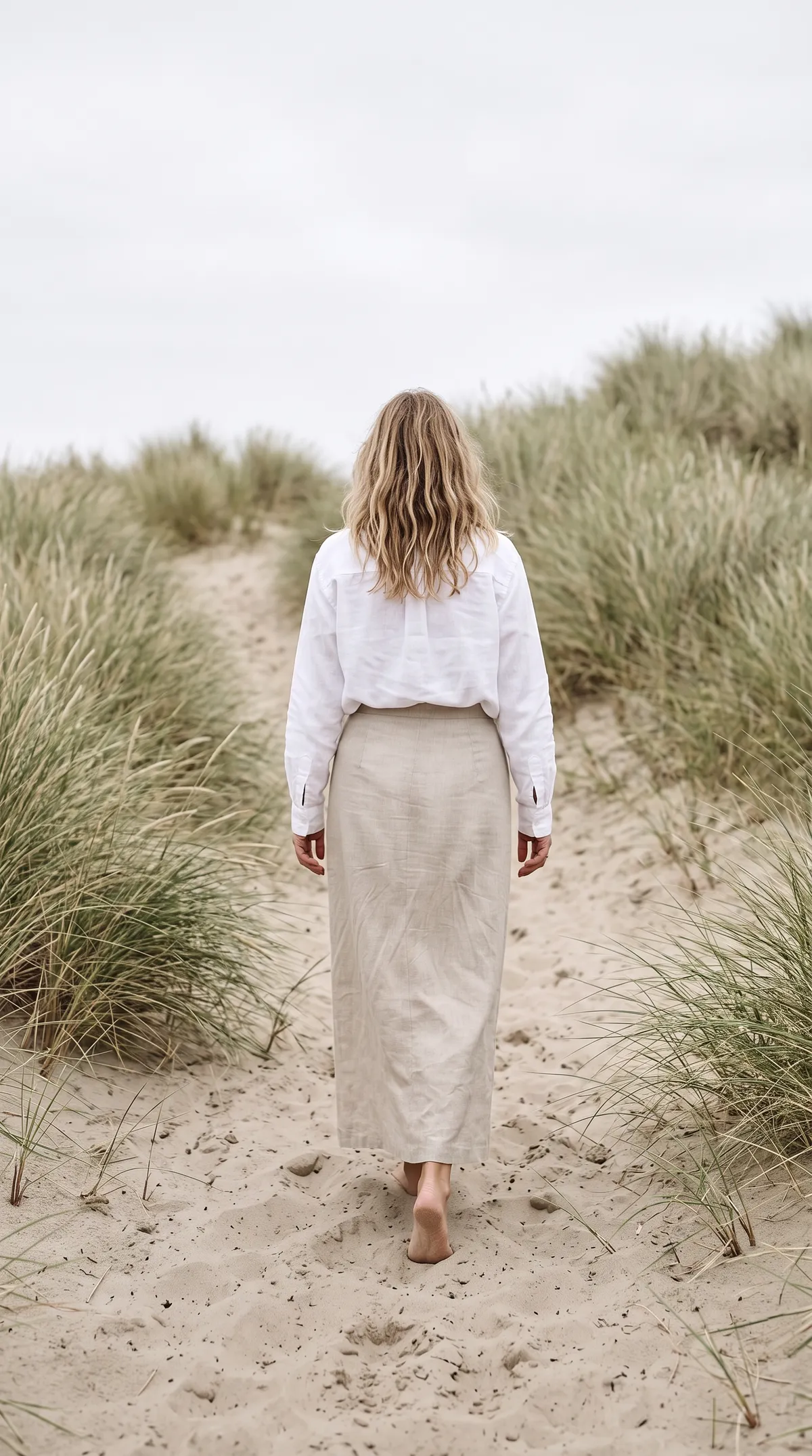 Long skirt on the dune path