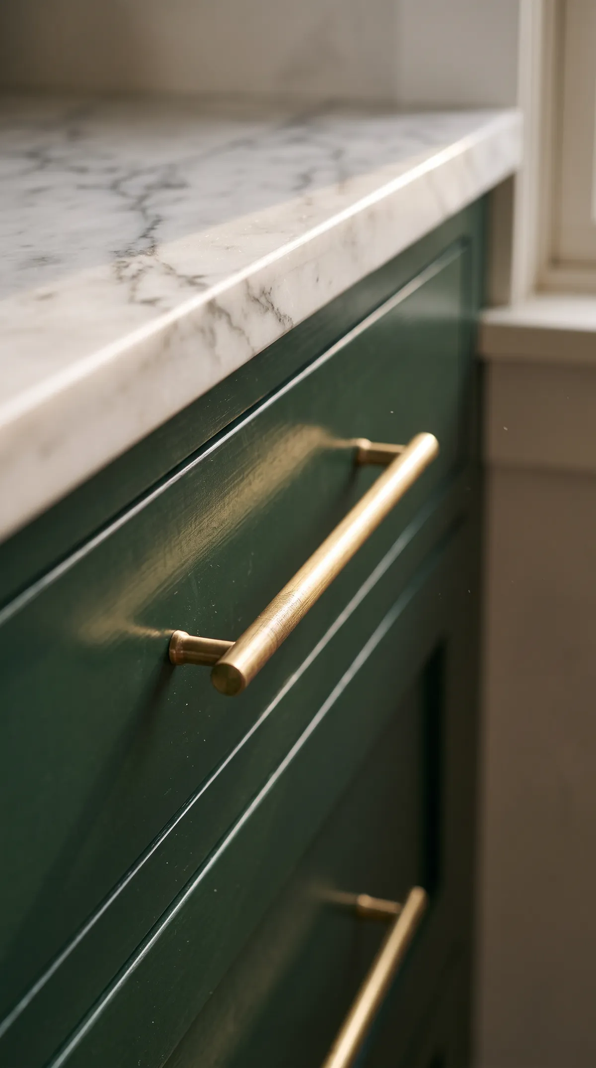 Brass handle, marble edge