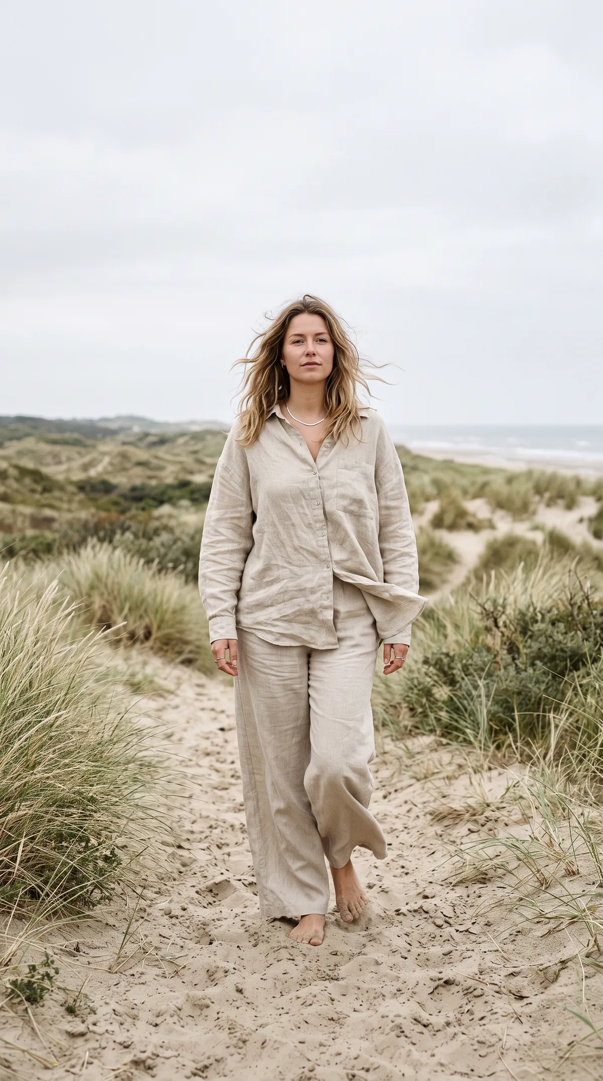 Oat linen shirt and trousers in the dunes
